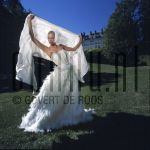 19-07-2003 Monique Collignon couture, July 19, 2003. 

[keywords]Model, Feather Dress[/keywords]